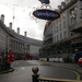 Piccadilly Circus-től az Oxford Circus irányába télen